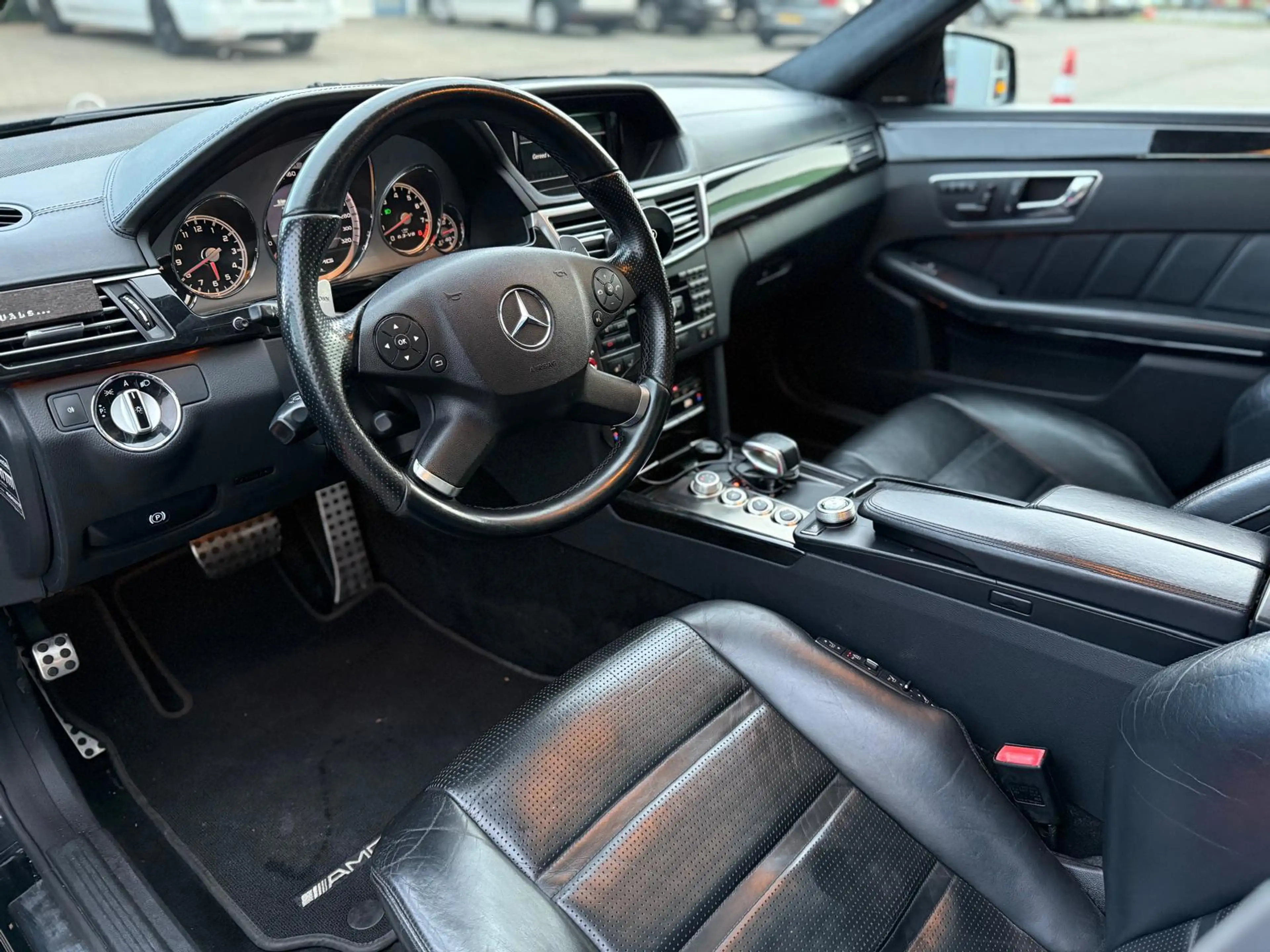 Mercedes-Benz E 63 AMG Package Pano/Dak/Camera — photo 13