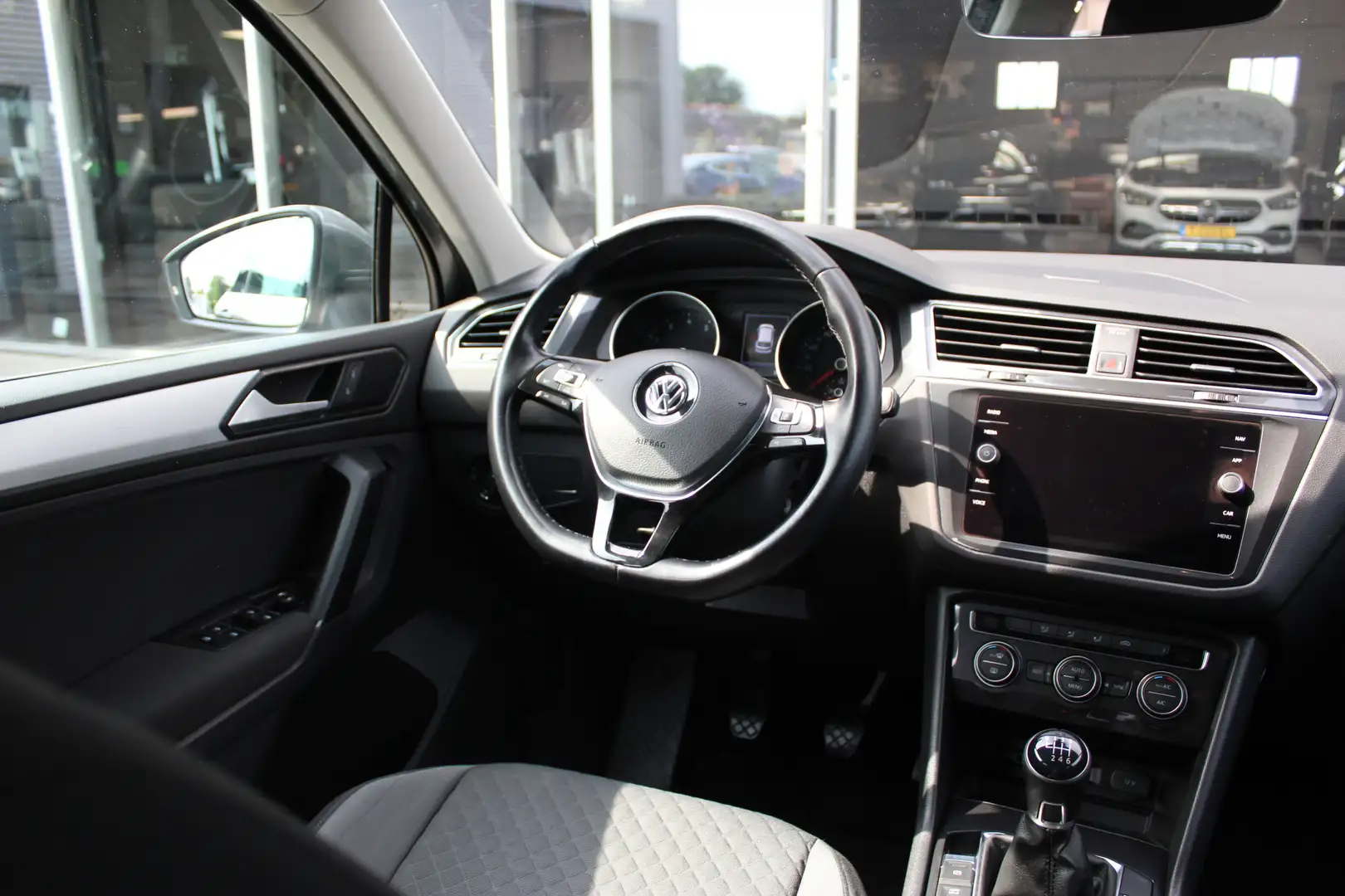 Volkswagen Tiguan 1.4 TSI Comfortline | ACC | Trekhaak | Grigio - 2