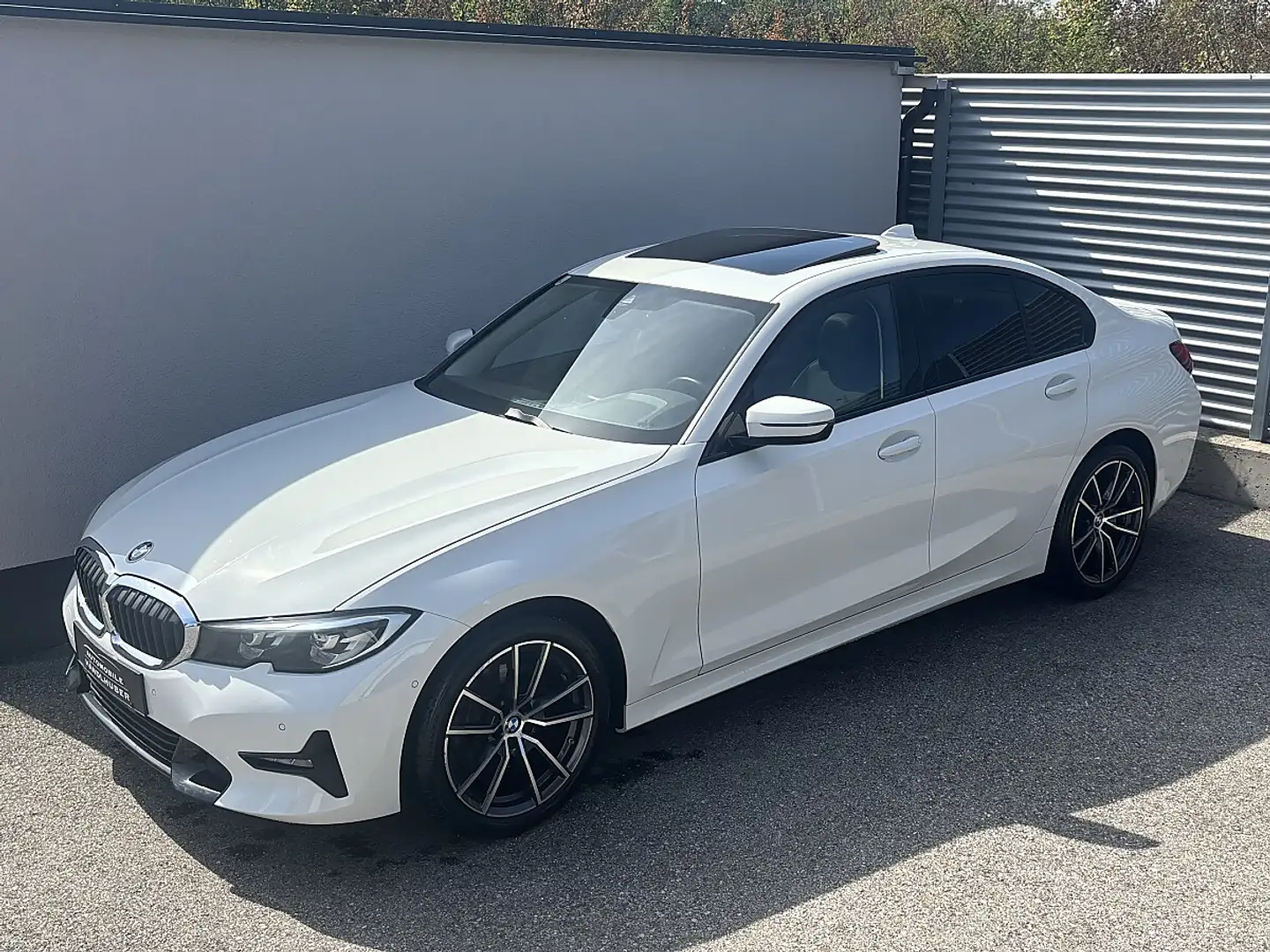 BMW 320 d SPORTLINE/AHK/PANO/18"/TEILLEDER/ALARM/1.Besitz Weiß - 2