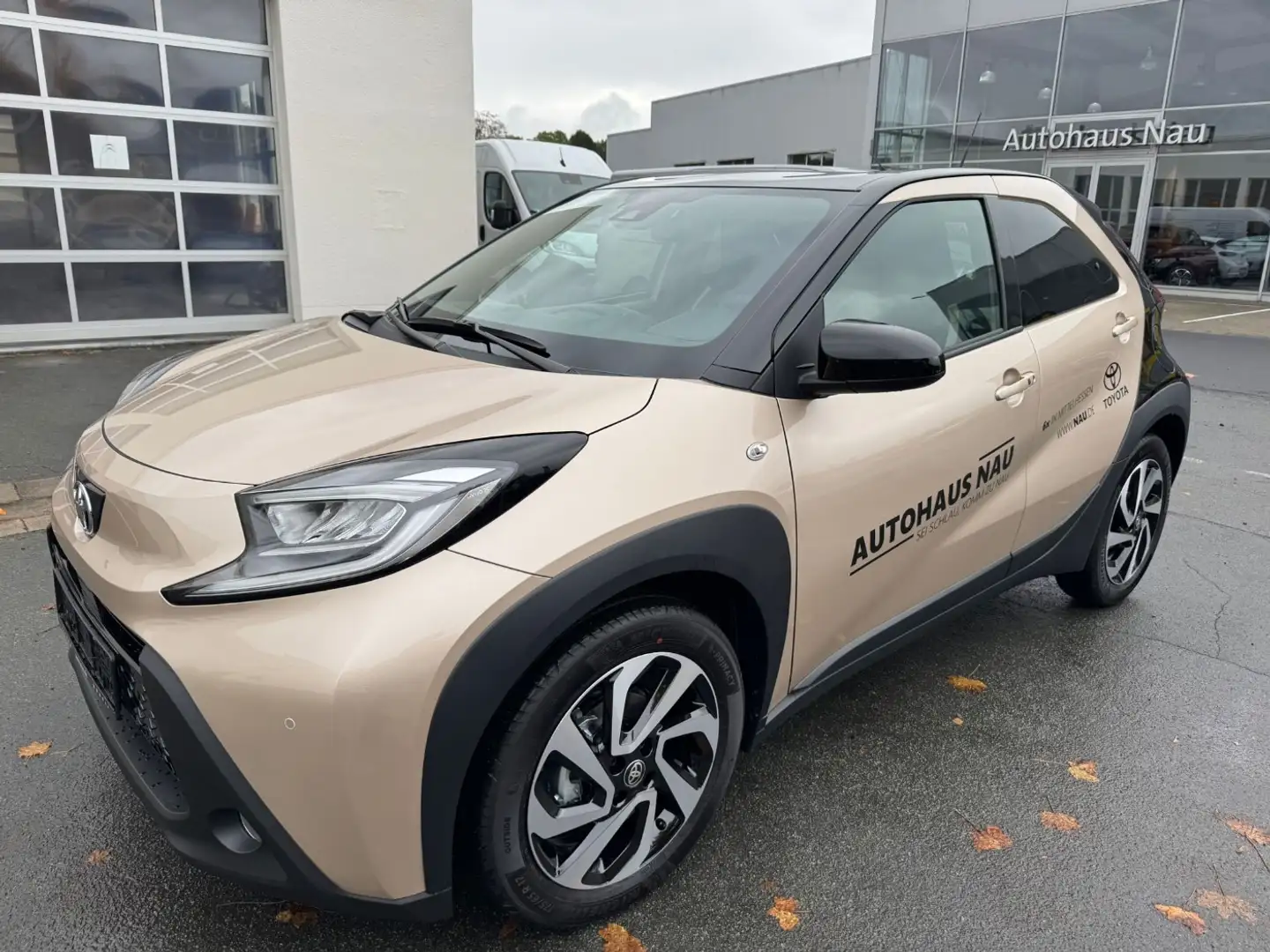 Toyota Aygo X 1.0 Teamplayer ACC+Navi+SHZ+2xKlima+Kam. Schwarz - 2