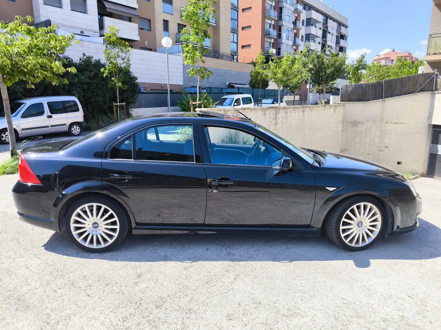 Ford Mondeo 3.0 V6 ST 220 - 2