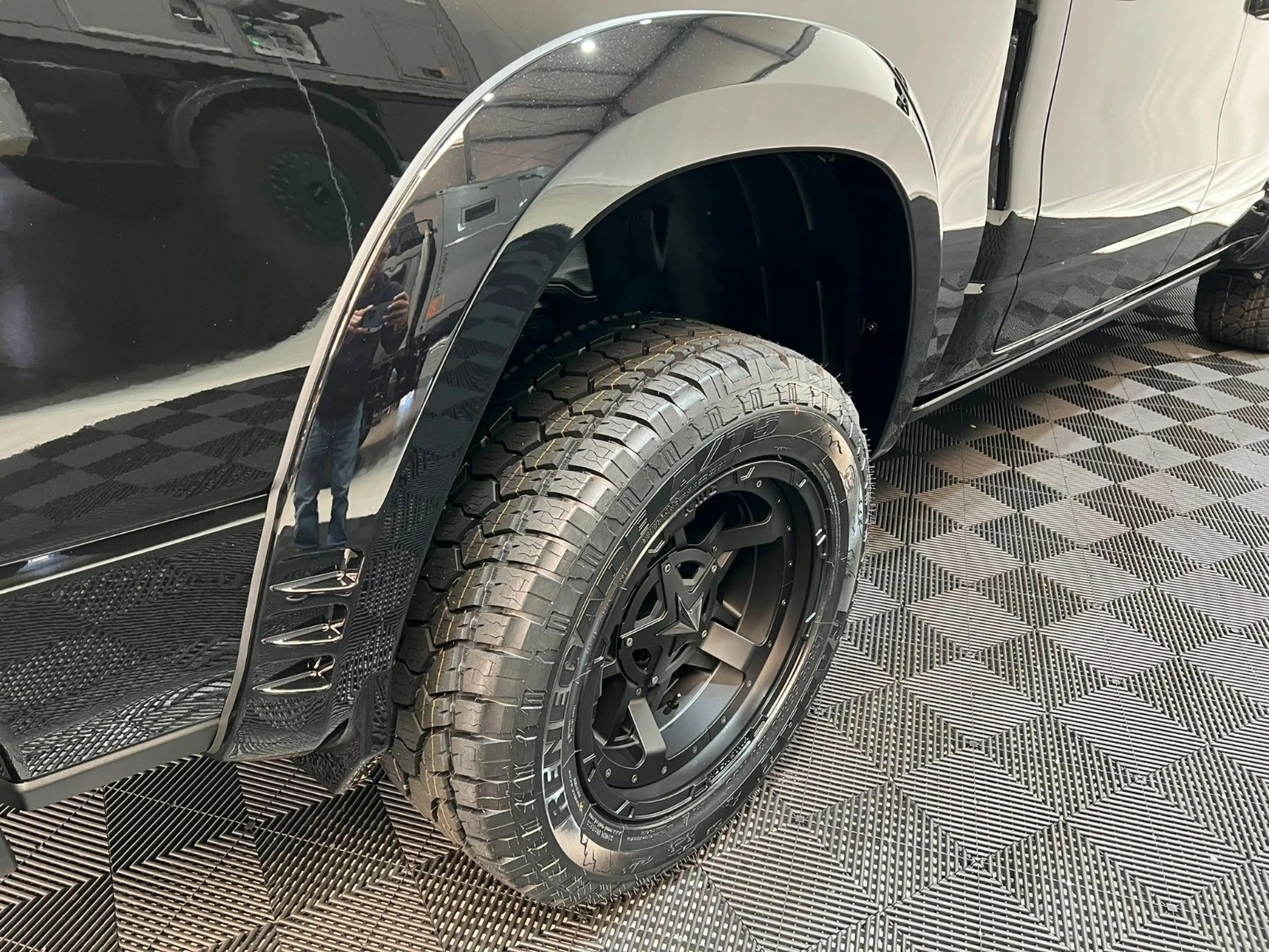 Dodge RAM 1500 Laramie Night Premium RTR Umbau — photo 10