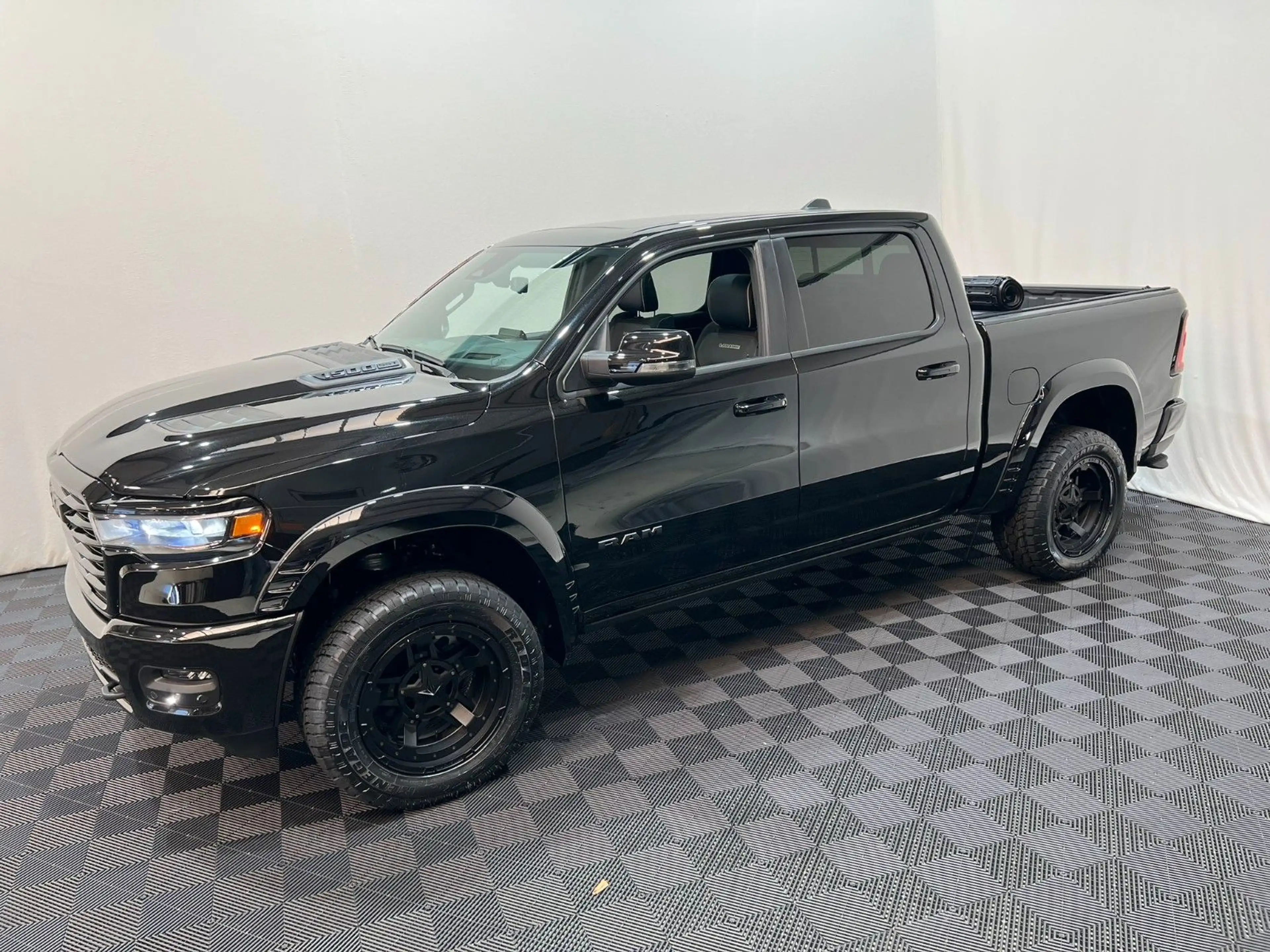 Dodge RAM 1500 Laramie Night Premium RTR Umbau — photo 3