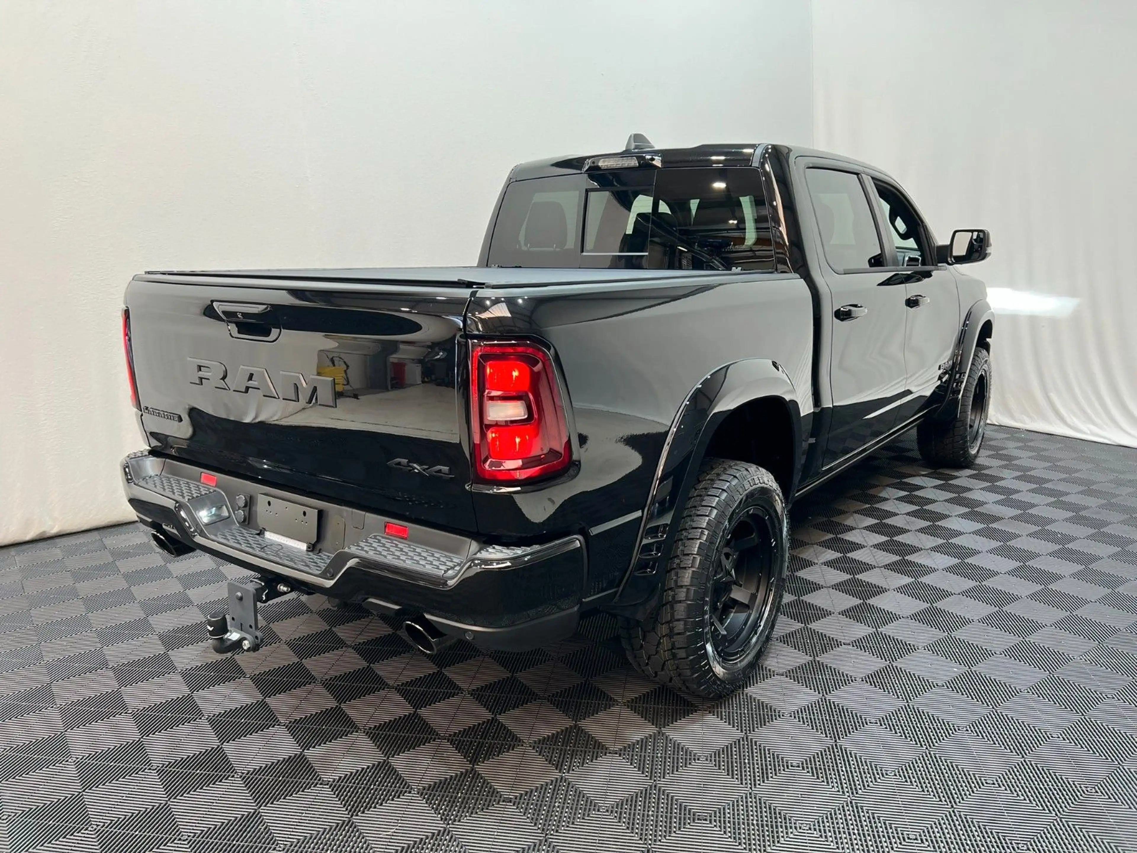 Dodge RAM 1500 Laramie Night Premium RTR Umbau — photo 6
