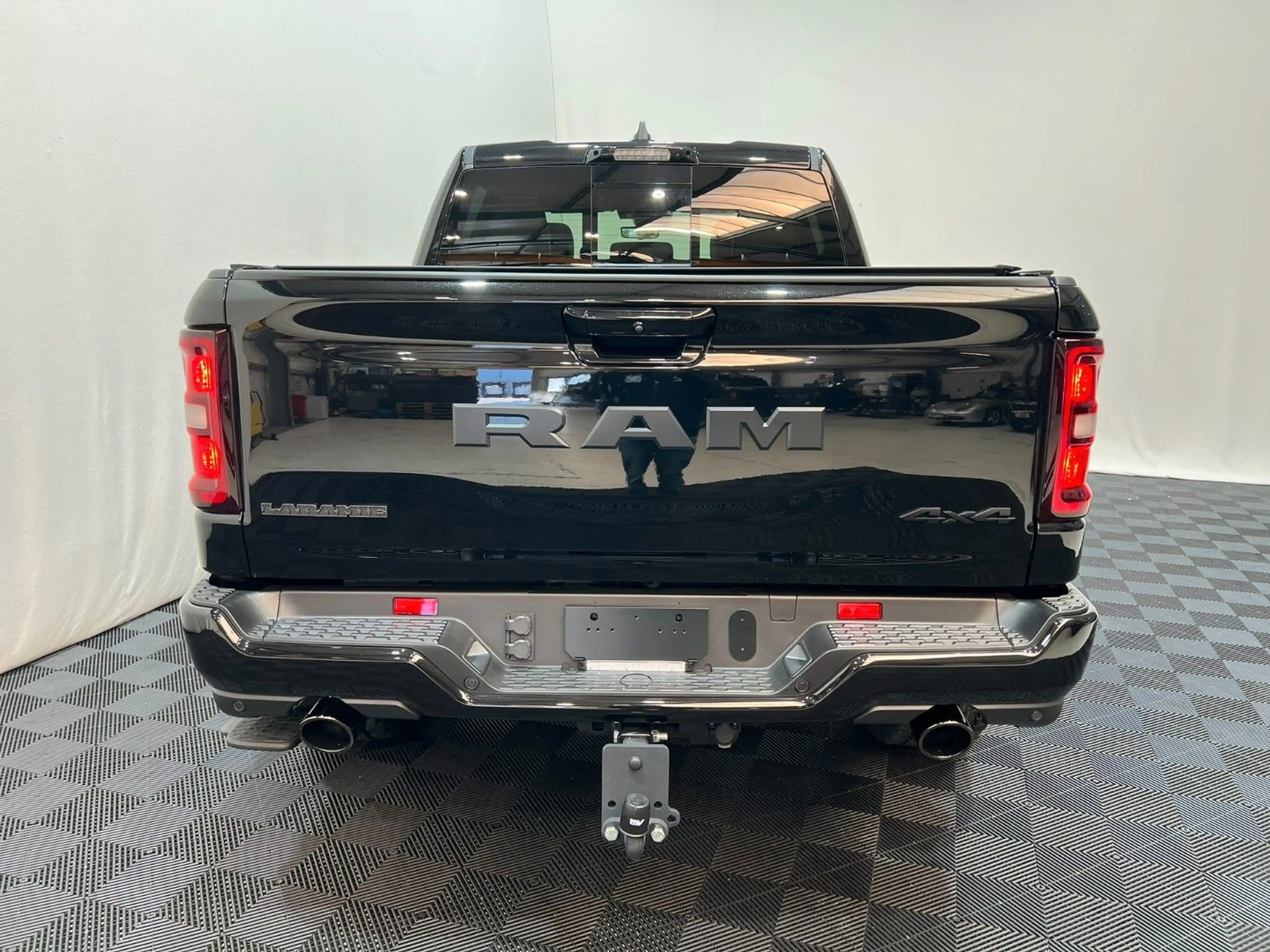 Dodge RAM 1500 Laramie Night Premium RTR Umbau — photo 5