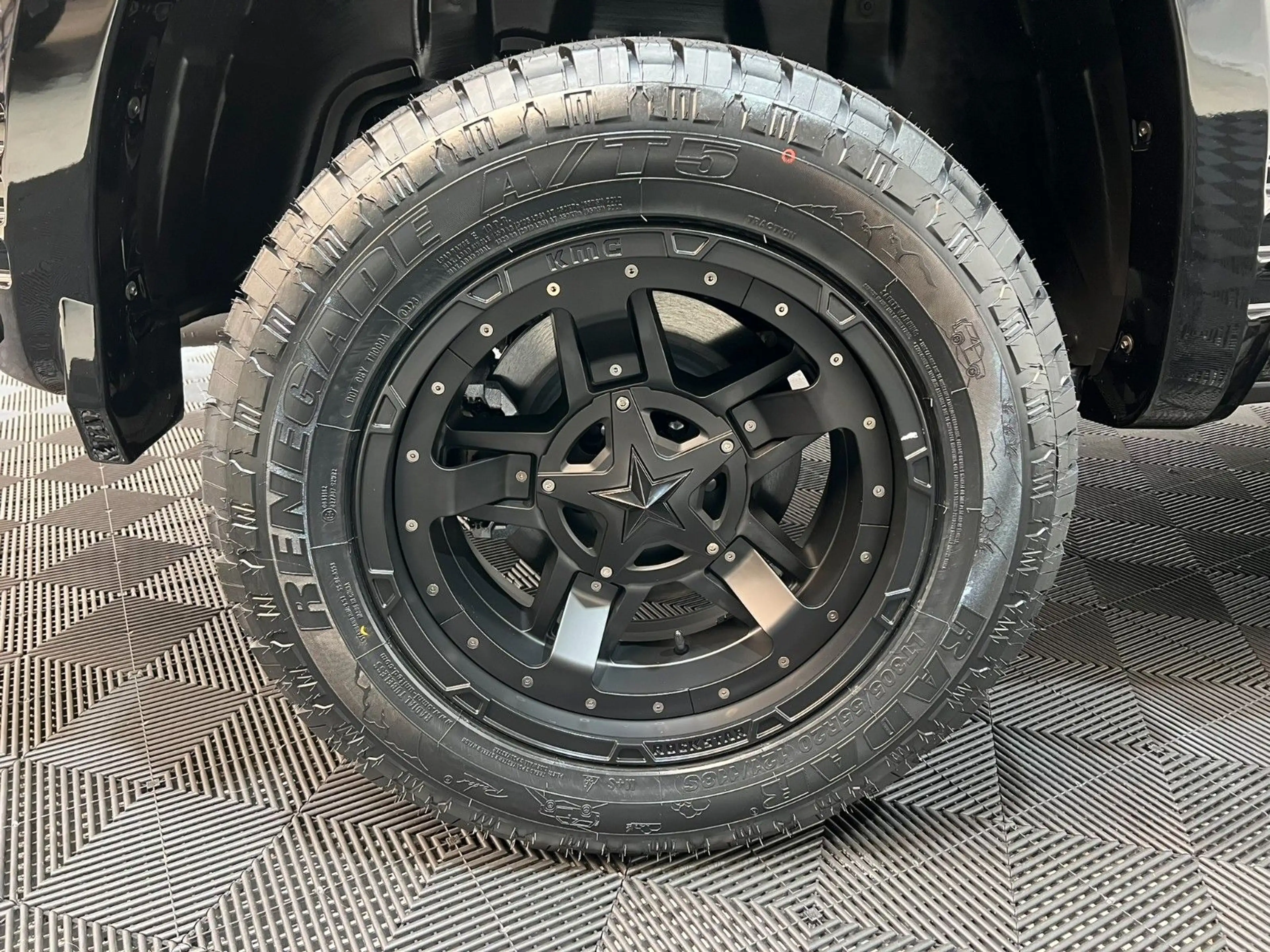 Dodge RAM 1500 Laramie Night Premium RTR Umbau — photo 9