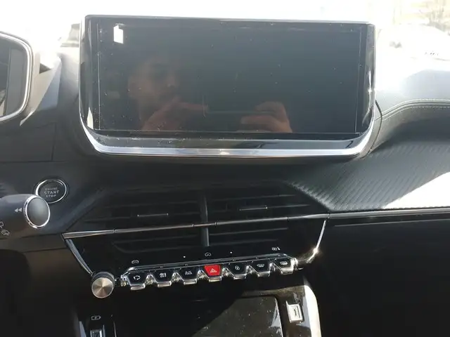 Peugeot 2008 view 12