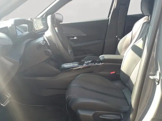 Peugeot 2008 view 8