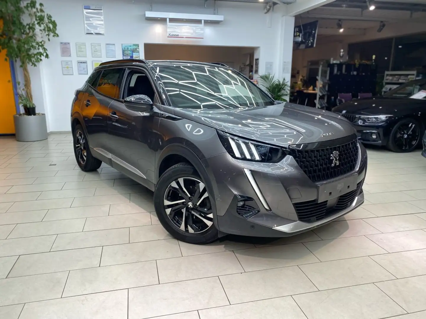 Peugeot 2008 1.2 PureTech Navi Temp Rückf.Kam. Spurassist SHG L Grau - 1