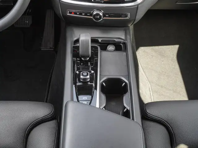 Volvo V60 Cross Country view 14