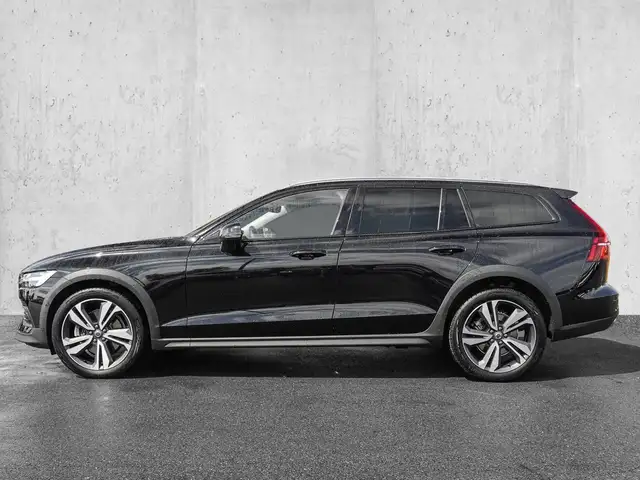 Volvo V60 Cross Country view 5