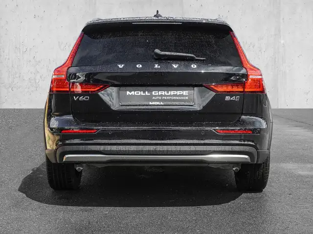 Volvo V60 Cross Country view 6