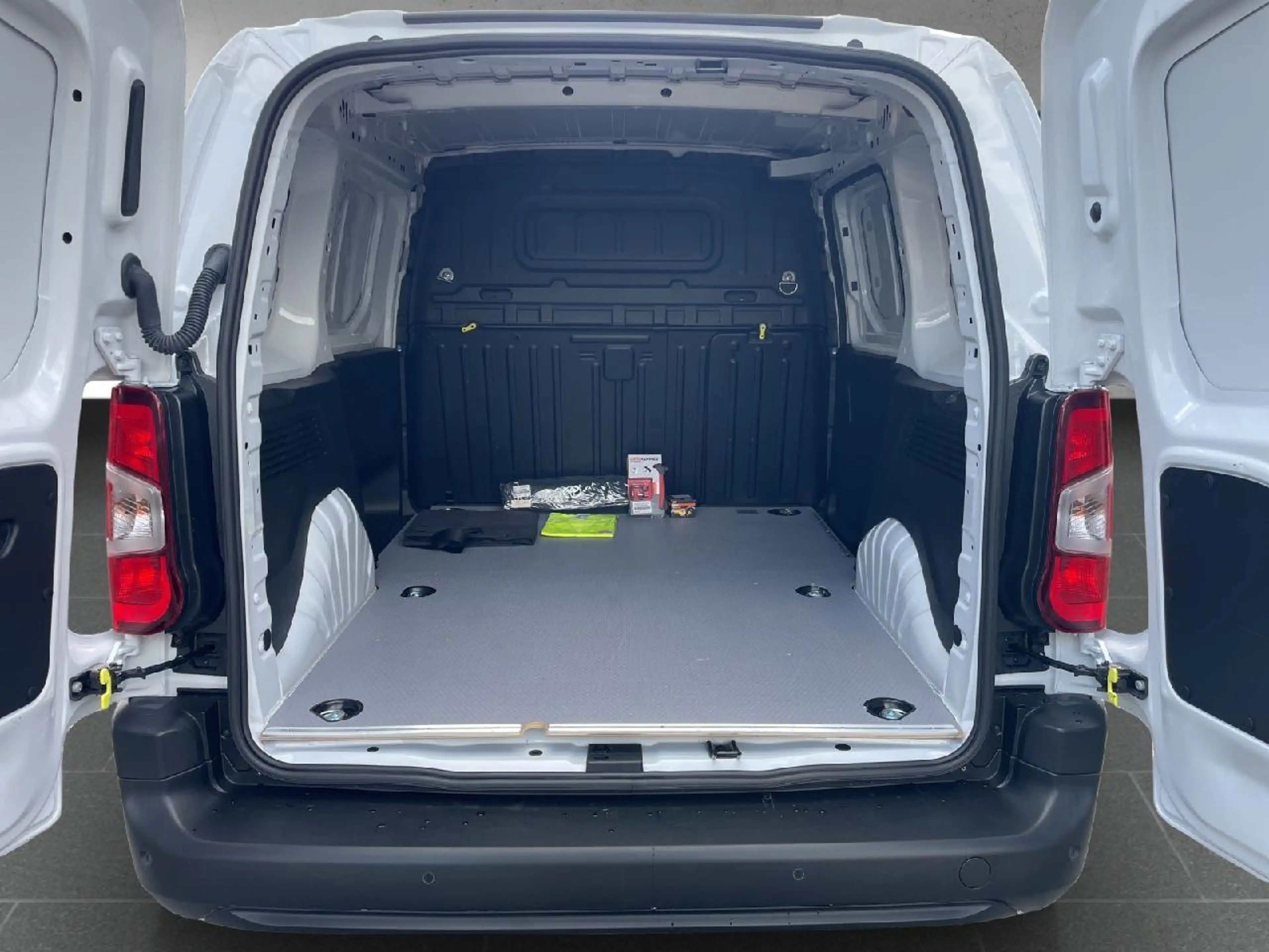 Toyota Proace City L1 Meister — photo 11
