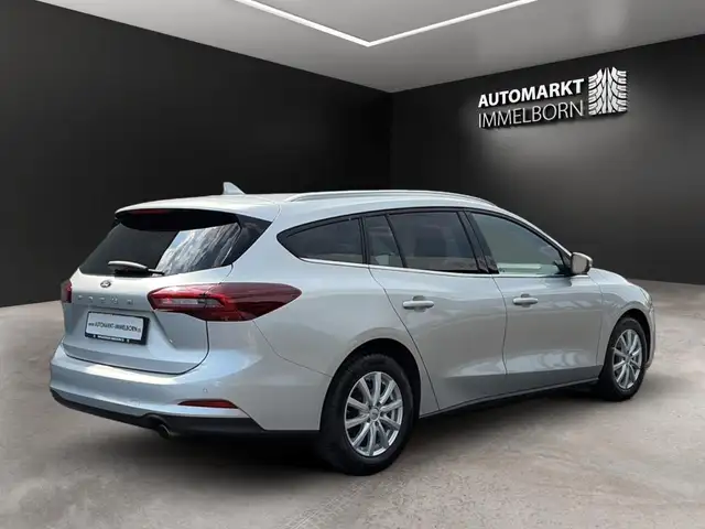 Ford Focus view 8