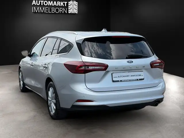 Ford Focus view 5