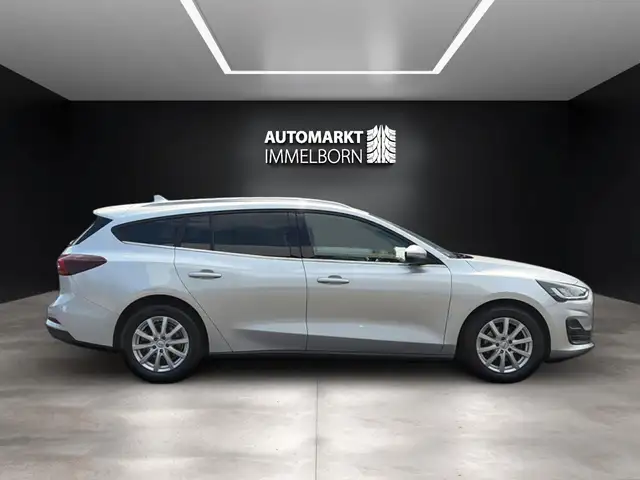 Ford Focus view 11