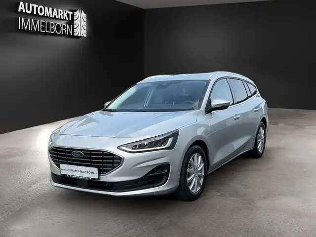 Ford Focus view 3