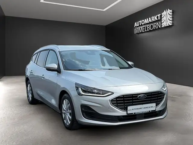 Ford Focus view 2