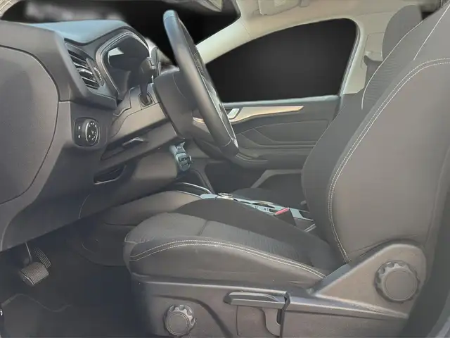 Ford Focus view 15