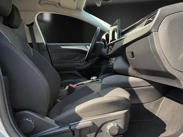 Ford Focus view 14