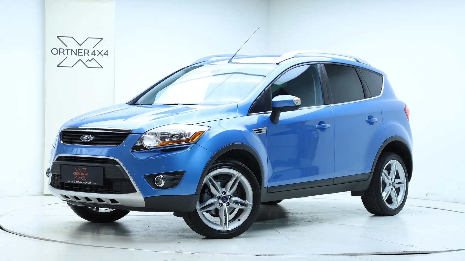 Ford Kuga Titanium 4X4 Blau - 1