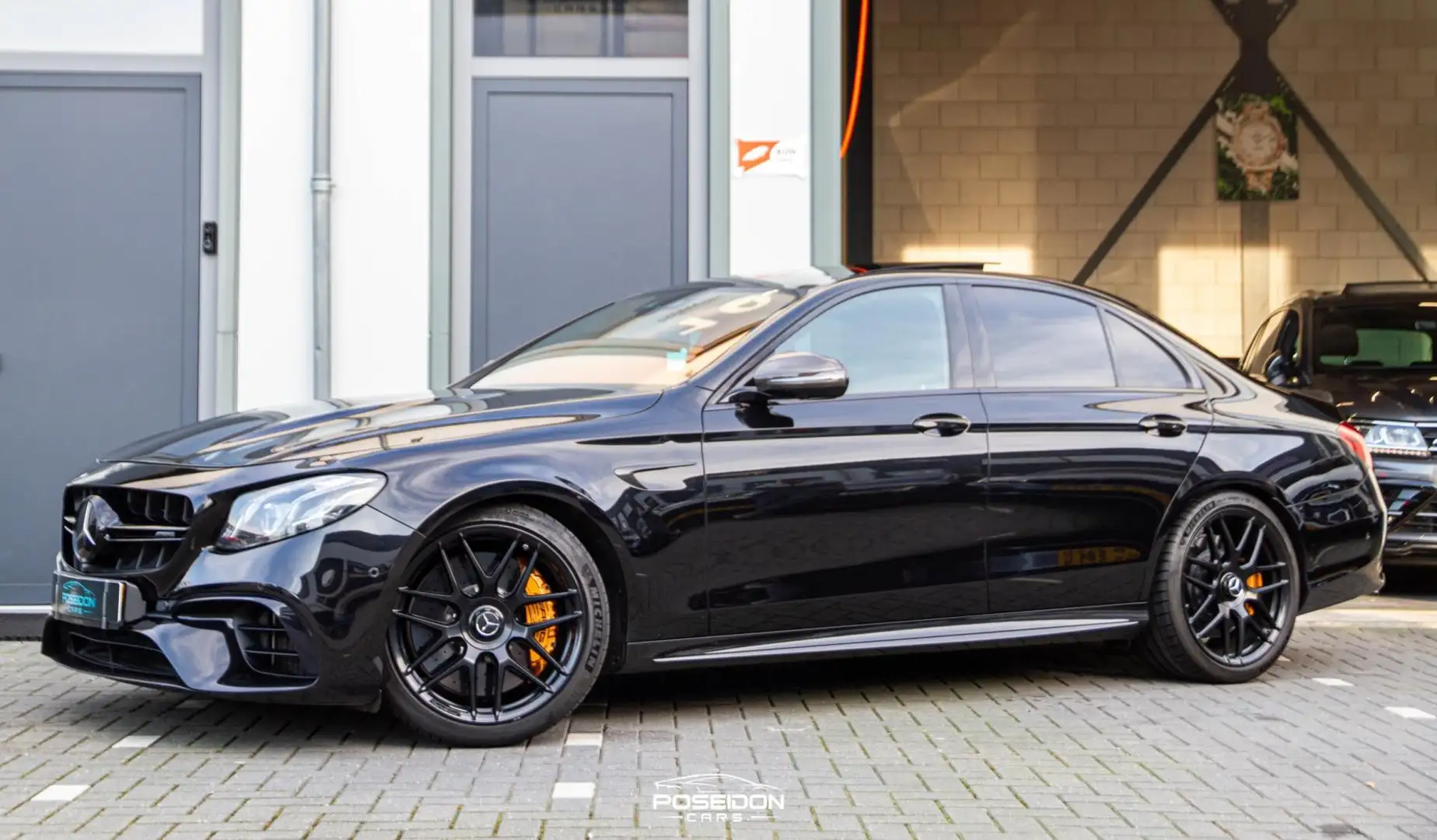 Mercedes-Benz E 63 AMG S 4Matic PANO | KERAMISCH | CARBON | KUIPSTOELEN | Zwart - 1