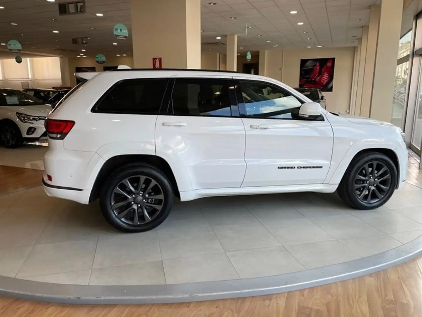 Jeep Grand Cherokee 3.0 V6 CRD 184kW S Model Wit - 2