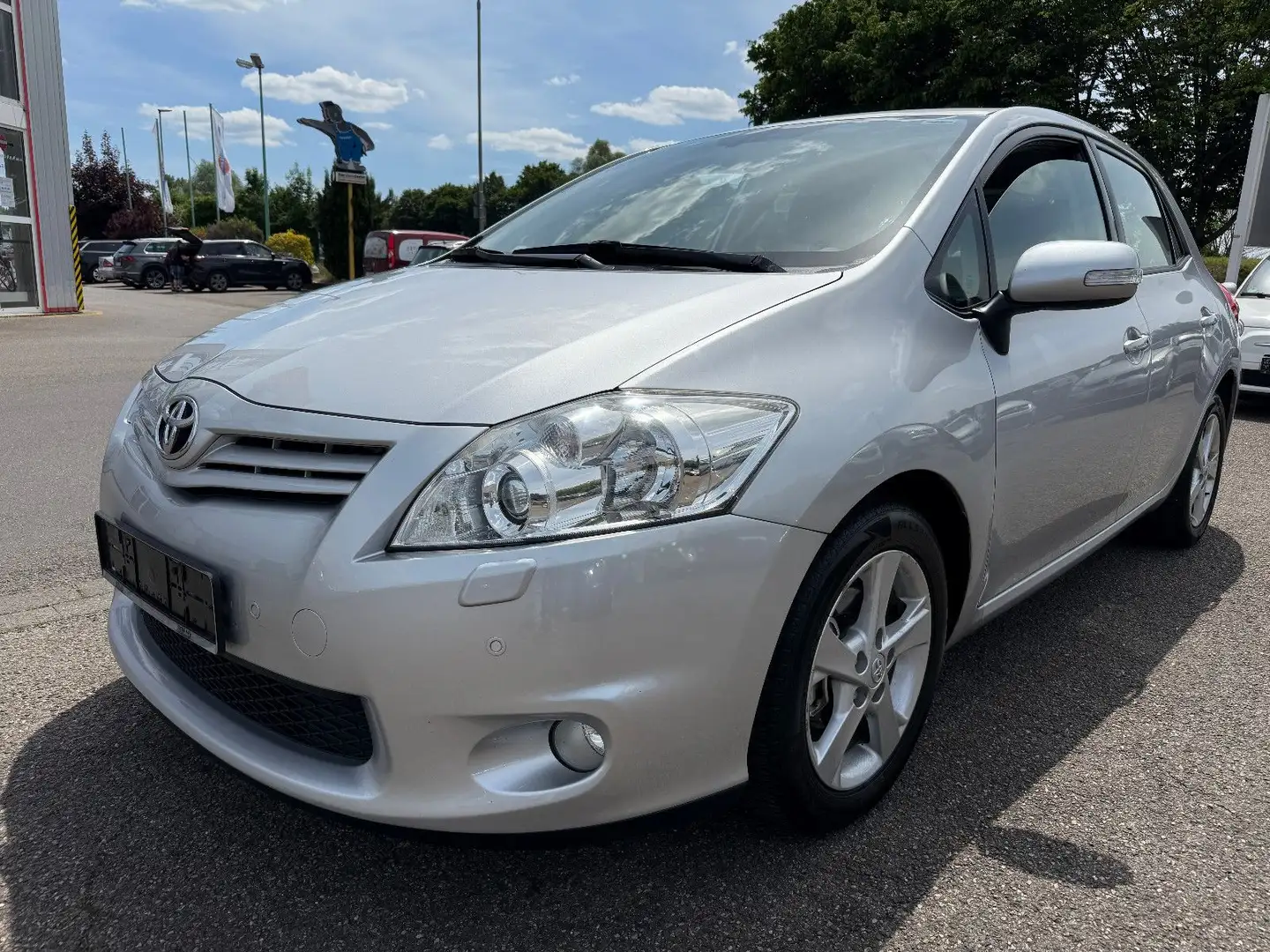 Toyota Auris Executive 1,6L 132PS Automatik Klima Silber - 1