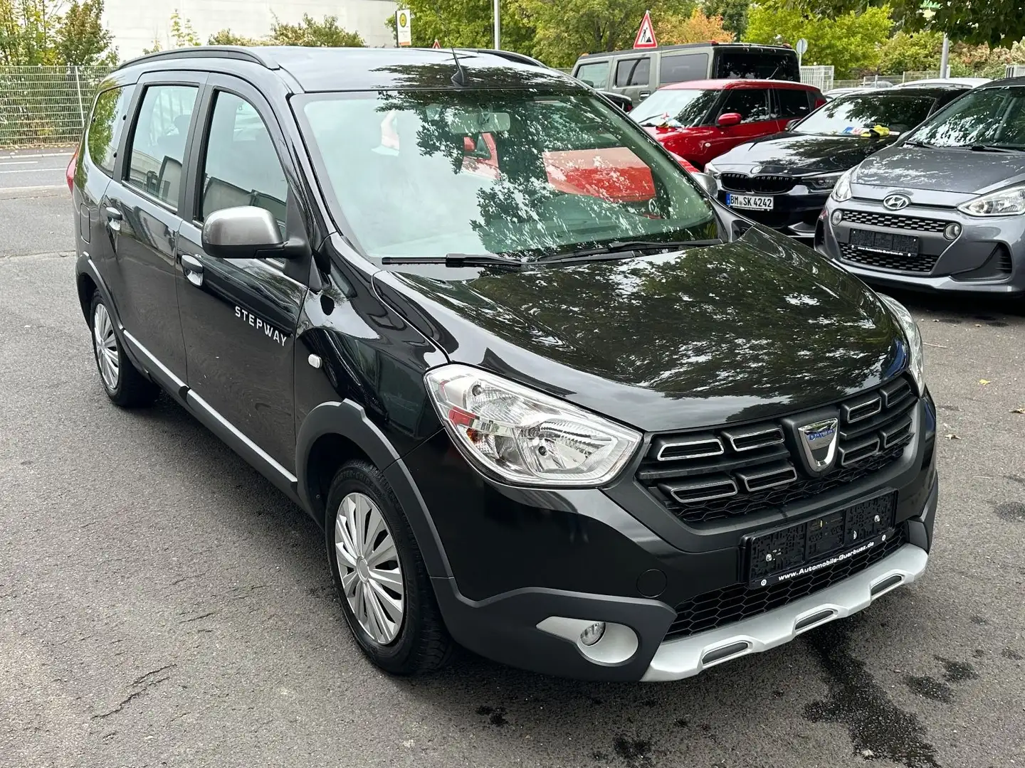 Dacia Lodgy Stepway Plus 7-SITZER~RFK~NAVI~TOUCH~EU6 Schwarz - 1