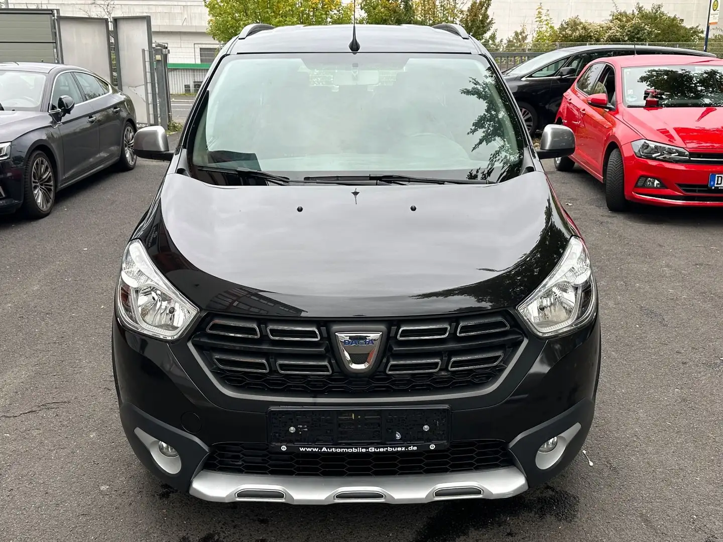 Dacia Lodgy Stepway Plus 7-SITZER~RFK~NAVI~TOUCH~EU6 Schwarz - 2