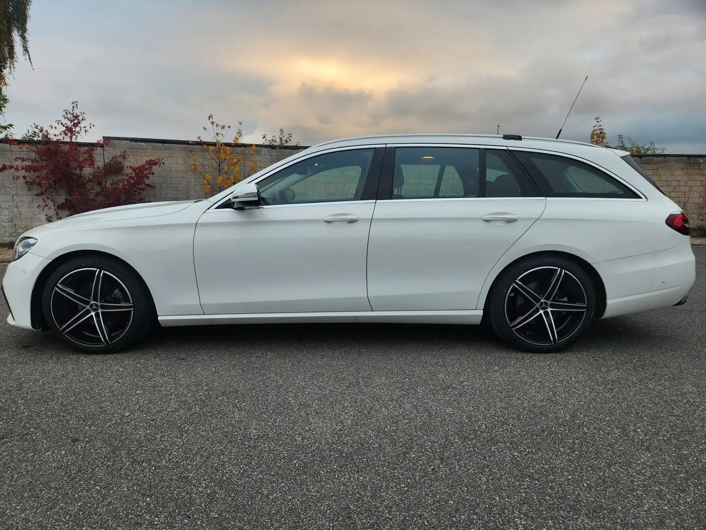 Mercedes-Benz E 200 E 200d T MY2023 Taxi/Mietwagenausstattung + WSZ Blanc - 2