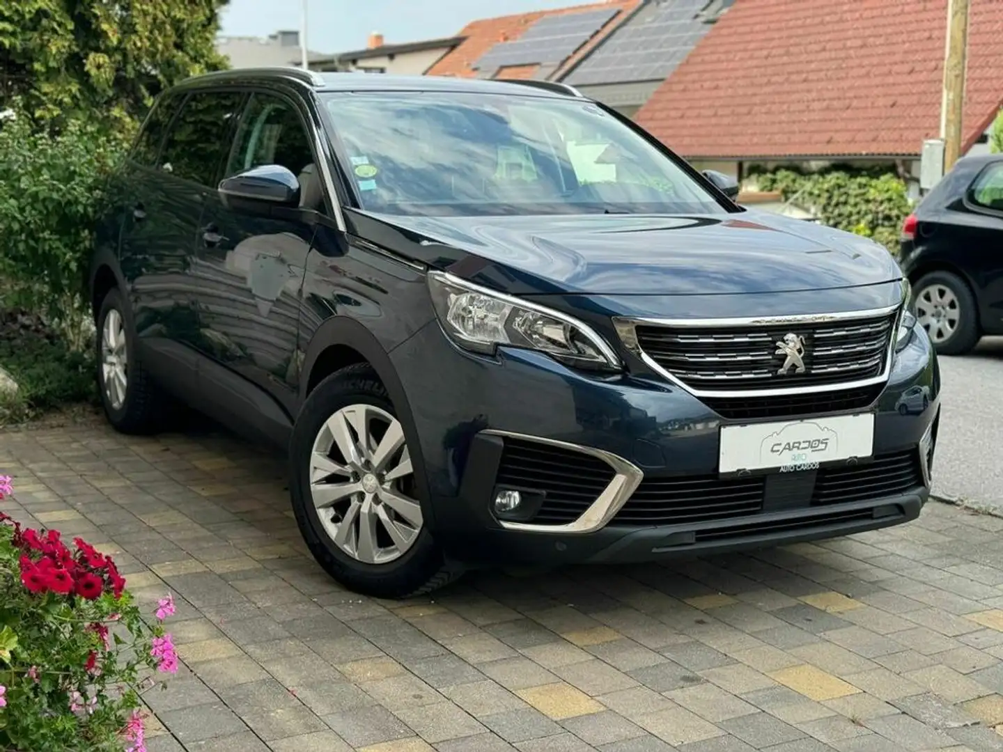 Peugeot 5008 1,5 BlueHDI 130 S&S EAT8 Allure Aut. 7 Sitze Blau - 1