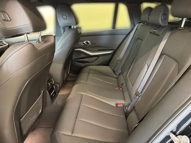 BMW 3 Series view 6