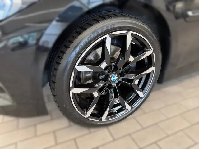 BMW 3 Series view 3