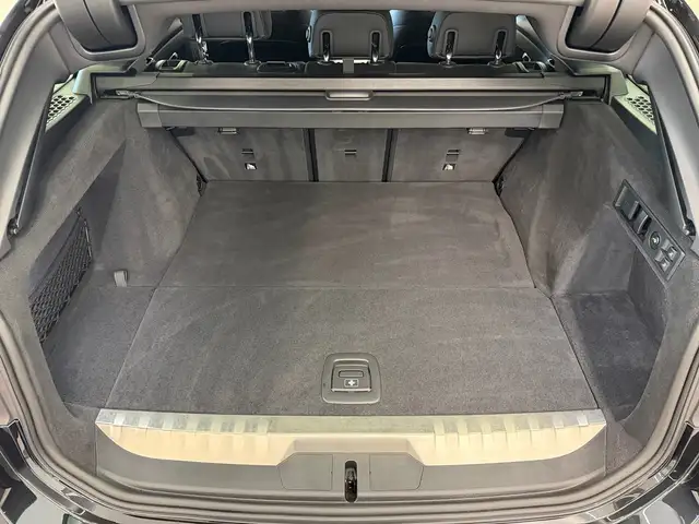 BMW 3 Series view 10