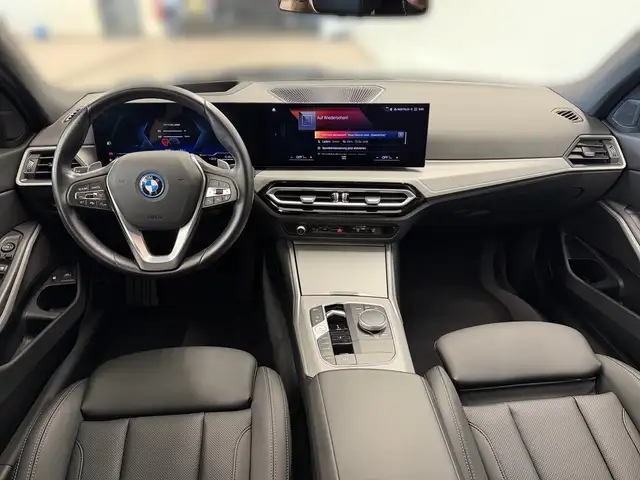BMW 3 Series view 8