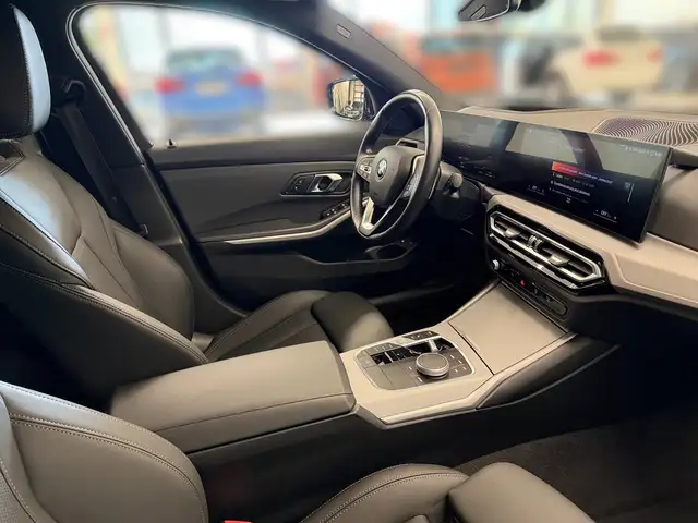 BMW 3 Series view 12