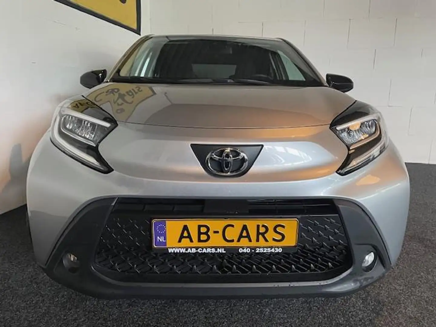 Toyota Aygo X 1.0 VVT-i MT First met lichtmetalen velgen srebrna - 2