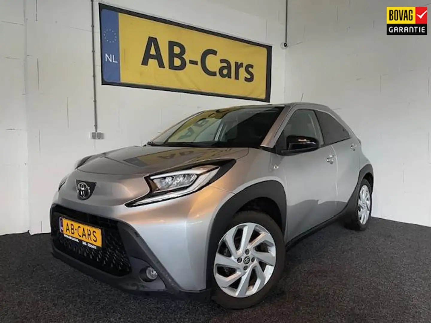 Toyota Aygo X 1.0 VVT-i MT First met lichtmetalen velgen srebrna - 1