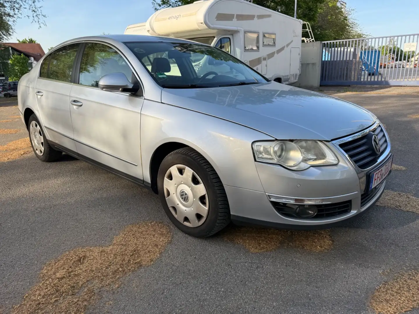 Volkswagen Passat Lim. Comfortline 1.6 Automatik HU 9.2025 Argent - 1