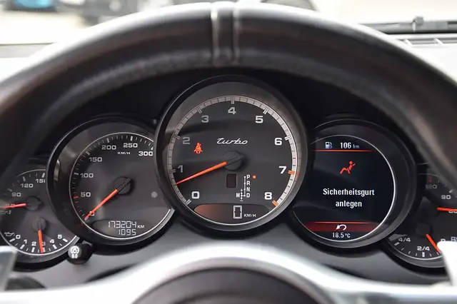 Porsche Cayenne view 8