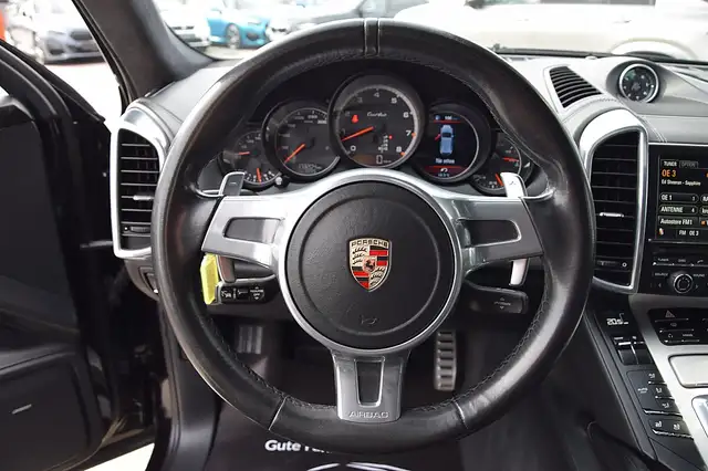 Porsche Cayenne view 7