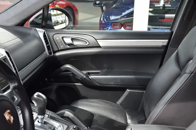 Porsche Cayenne view 5