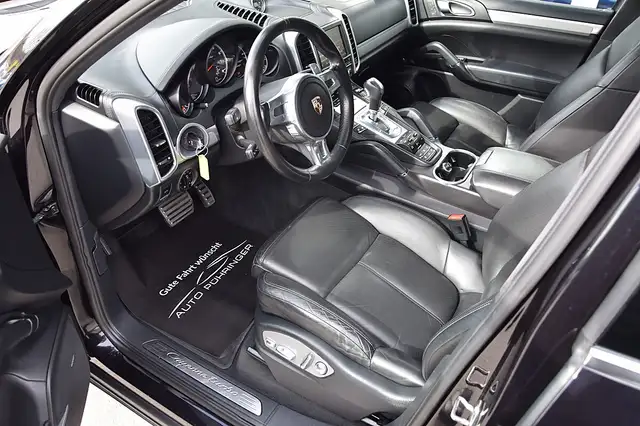 Porsche Cayenne view 4