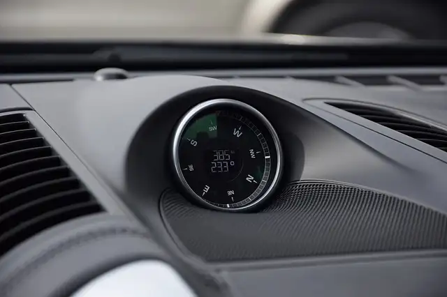 Porsche Cayenne view 13