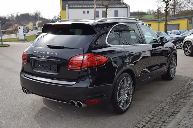 Porsche Cayenne view 3