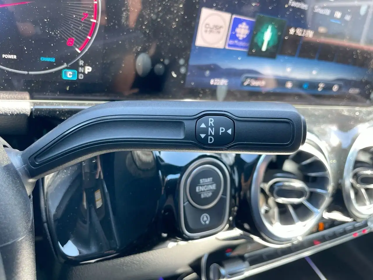 Mercedes-Benz GLA снимка Mercedes-Benz GLA