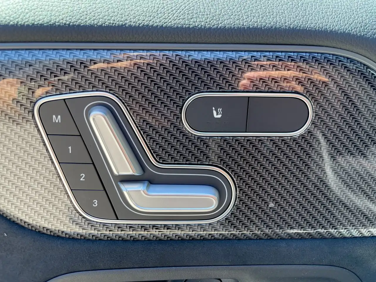 Mercedes-Benz GLA снимка Mercedes-Benz GLA