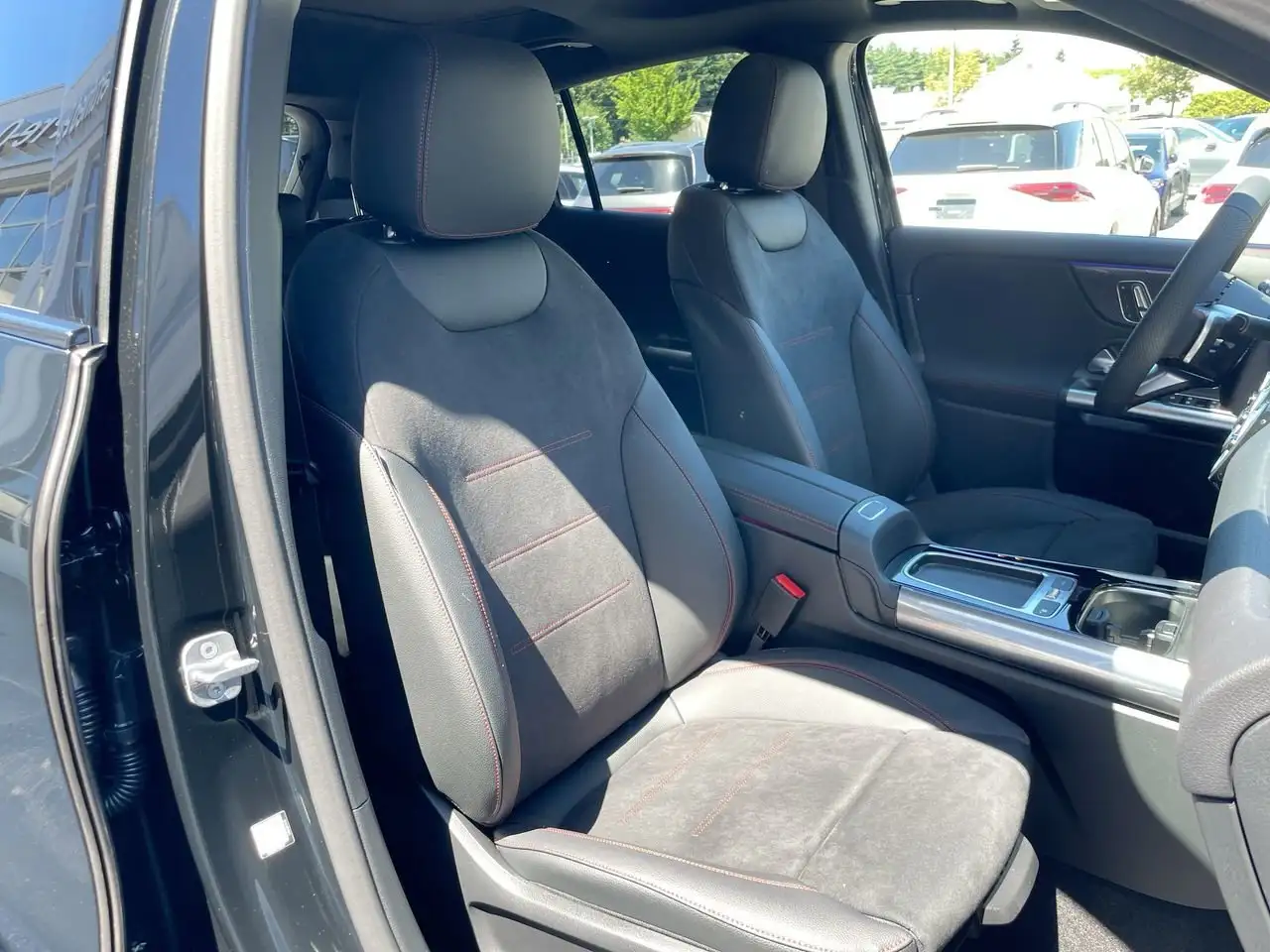Mercedes-Benz GLA снимка Mercedes-Benz GLA