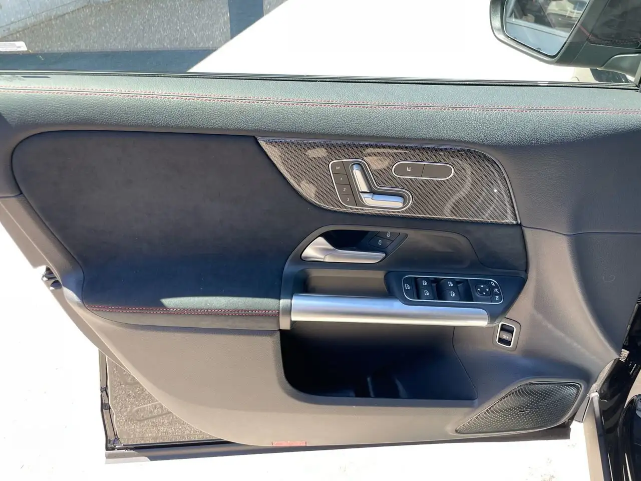 Mercedes-Benz GLA снимка Mercedes-Benz GLA